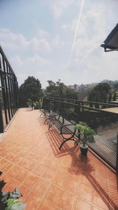 Mimi Castle Full Ac 1200M2 Private Villa Dan Pool Parongpong Lembang Cihanjuang Luaran gambar