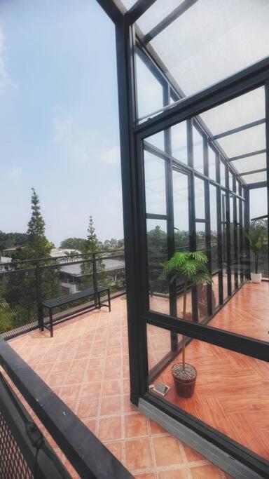Mimi Castle Full Ac 1200M2 Private Villa Dan Pool Parongpong Lembang Cihanjuang Luaran gambar