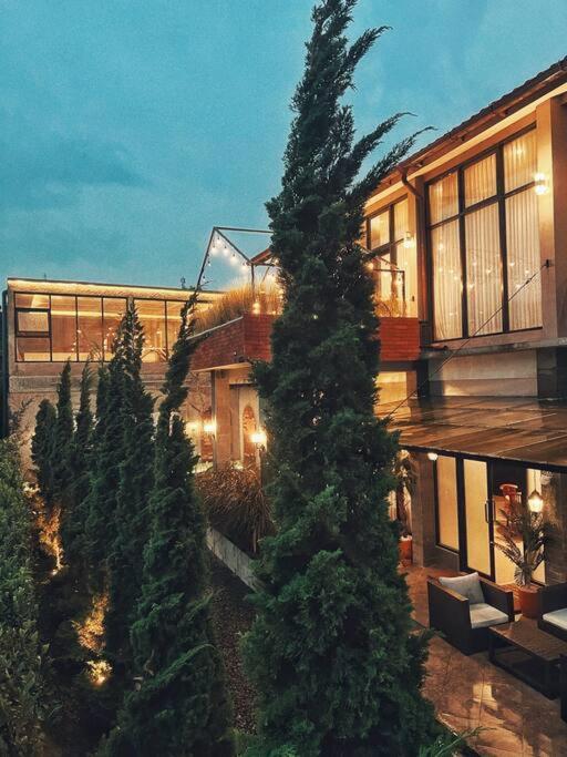 Mimi Castle Full Ac 1200M2 Private Villa Dan Pool Parongpong Lembang Cihanjuang Luaran gambar