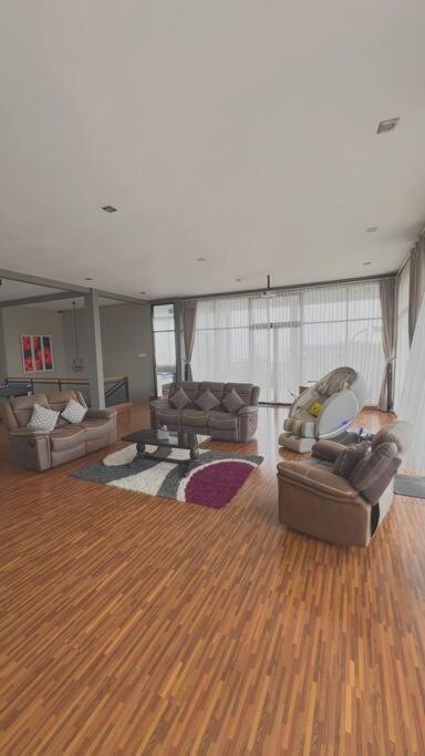 Mimi Castle Full Ac 1200M2 Private Villa Dan Pool Parongpong Lembang Cihanjuang Luaran gambar
