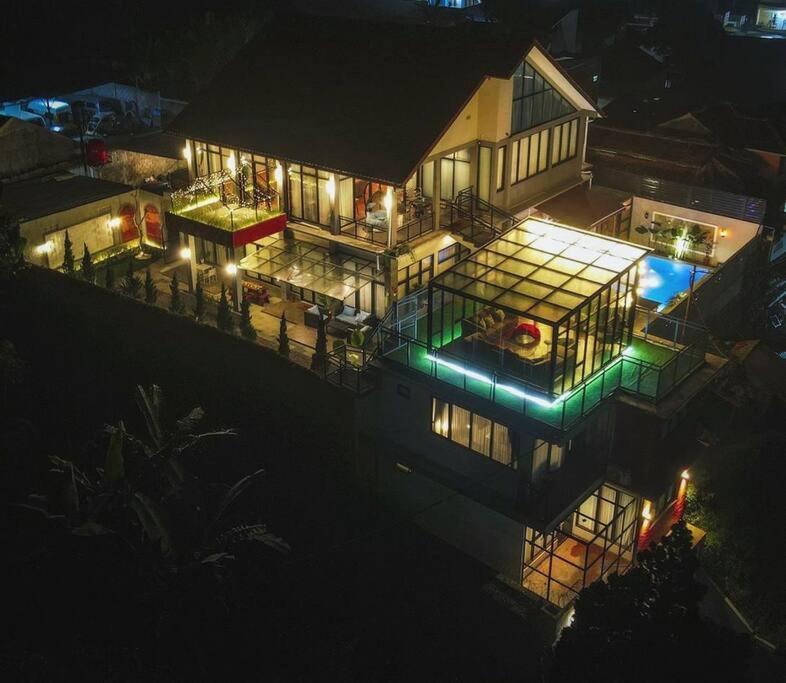 Mimi Castle Full Ac 1200M2 Private Villa Dan Pool Parongpong Lembang Cihanjuang Luaran gambar