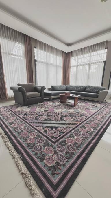Mimi Castle Full Ac 1200M2 Private Villa Dan Pool Parongpong Lembang Cihanjuang Luaran gambar