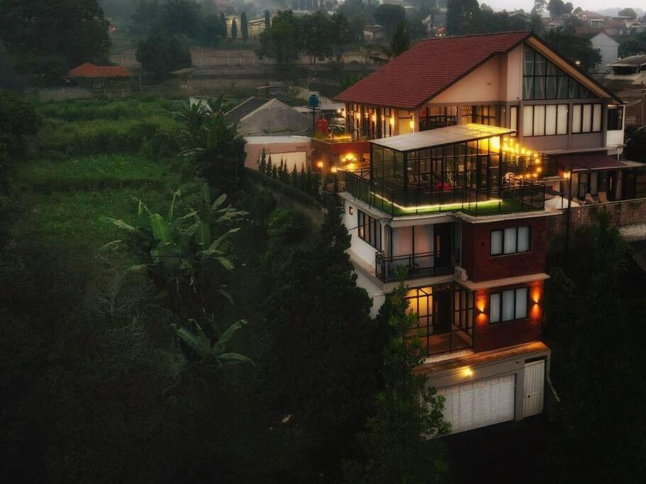 Mimi Castle Full Ac 1200M2 Private Villa Dan Pool Parongpong Lembang Cihanjuang Luaran gambar