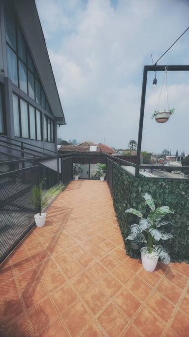 Mimi Castle Full Ac 1200M2 Private Villa Dan Pool Parongpong Lembang Cihanjuang Luaran gambar